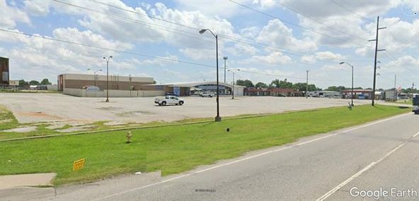 11212 E Admiral Pl, Tulsa, OK 74116